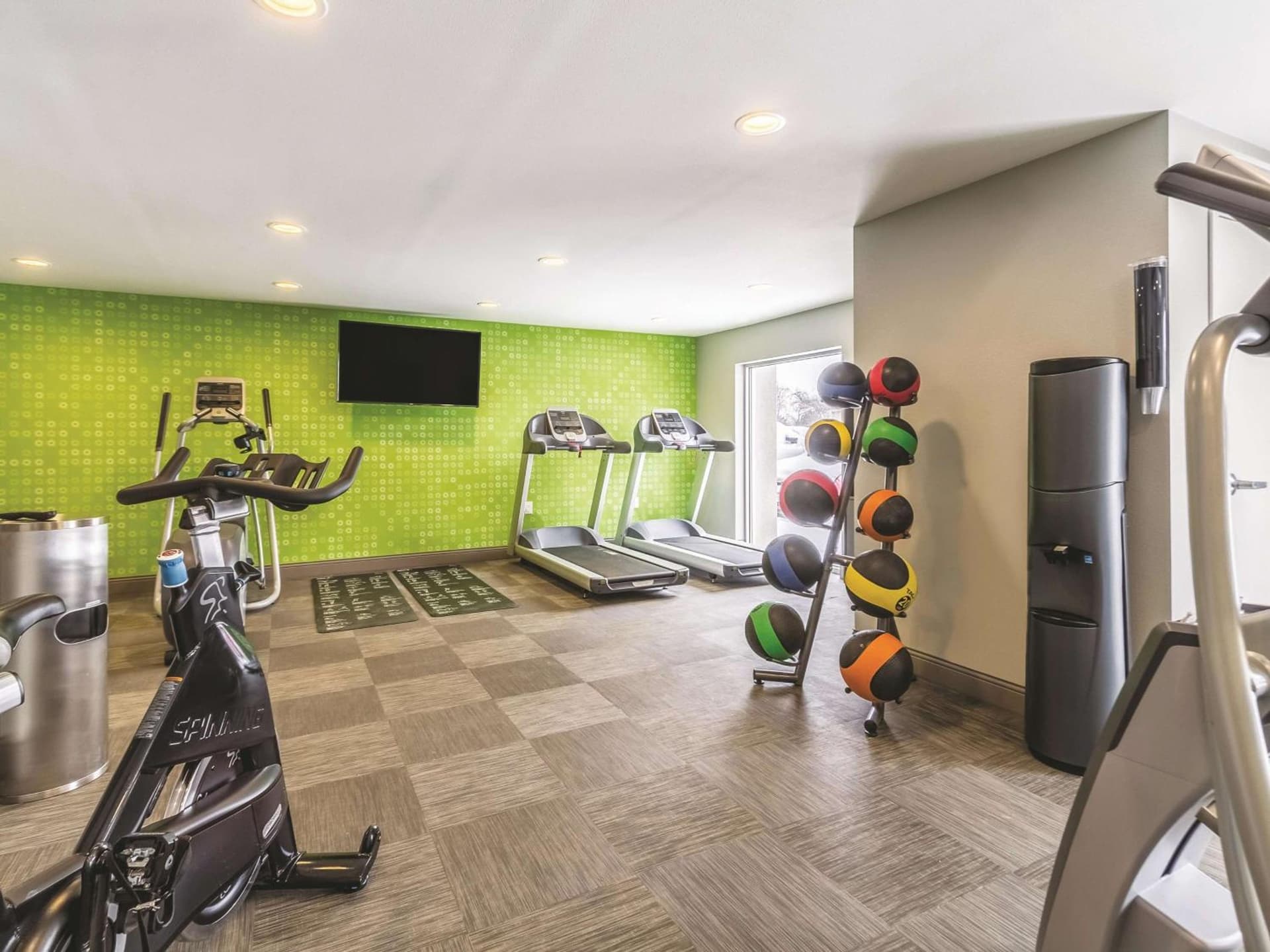 La Quinta Inn & Suites by Wyndham Cleveland - Airport North