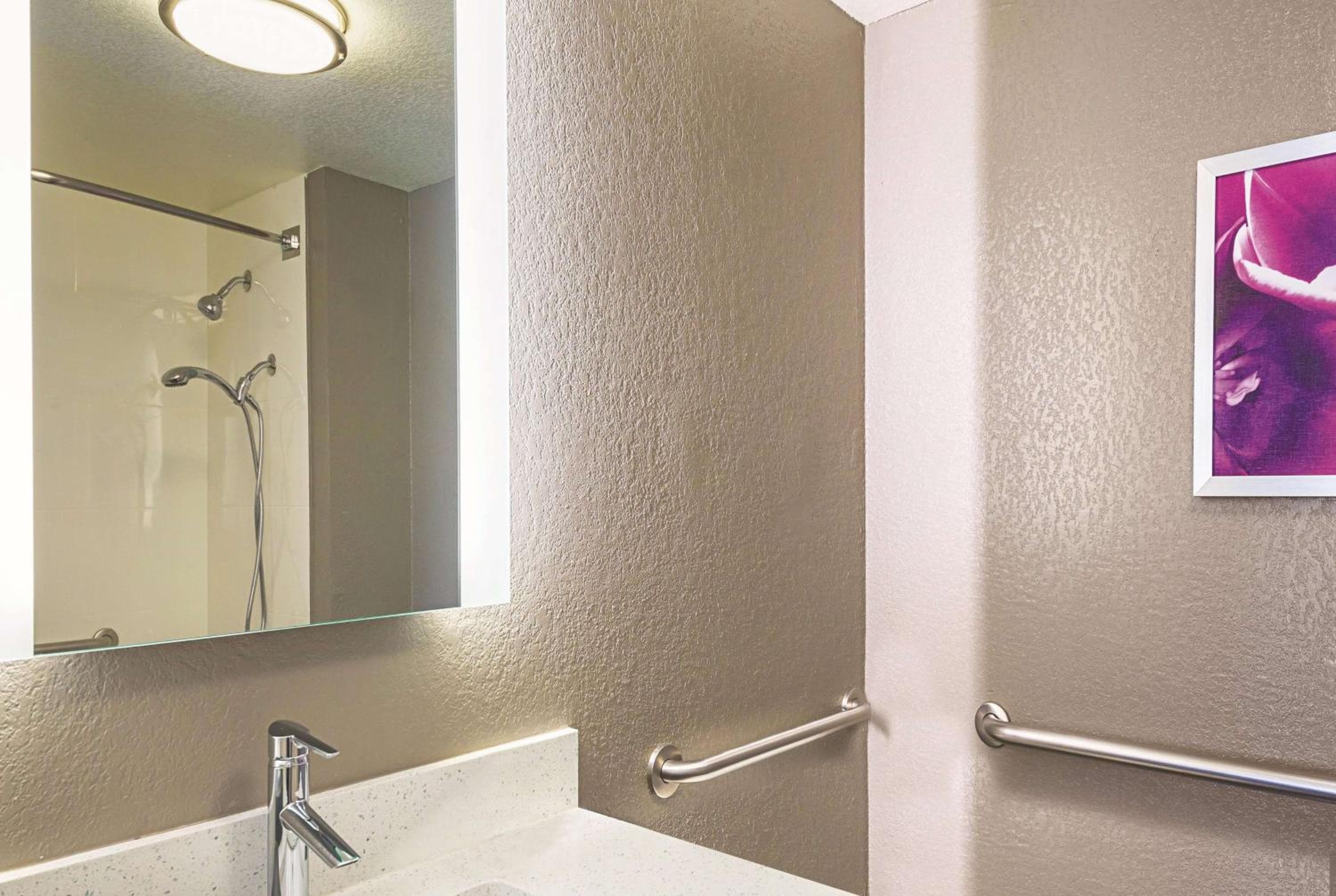 La Quinta Inn & Suites by Wyndham Austin Near The Domain