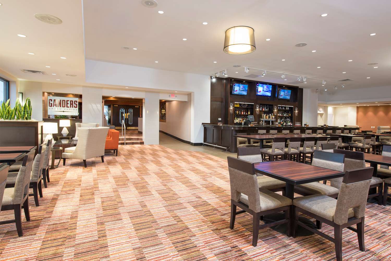 DoubleTree by Hilton Hotel Grand Rapids Airport