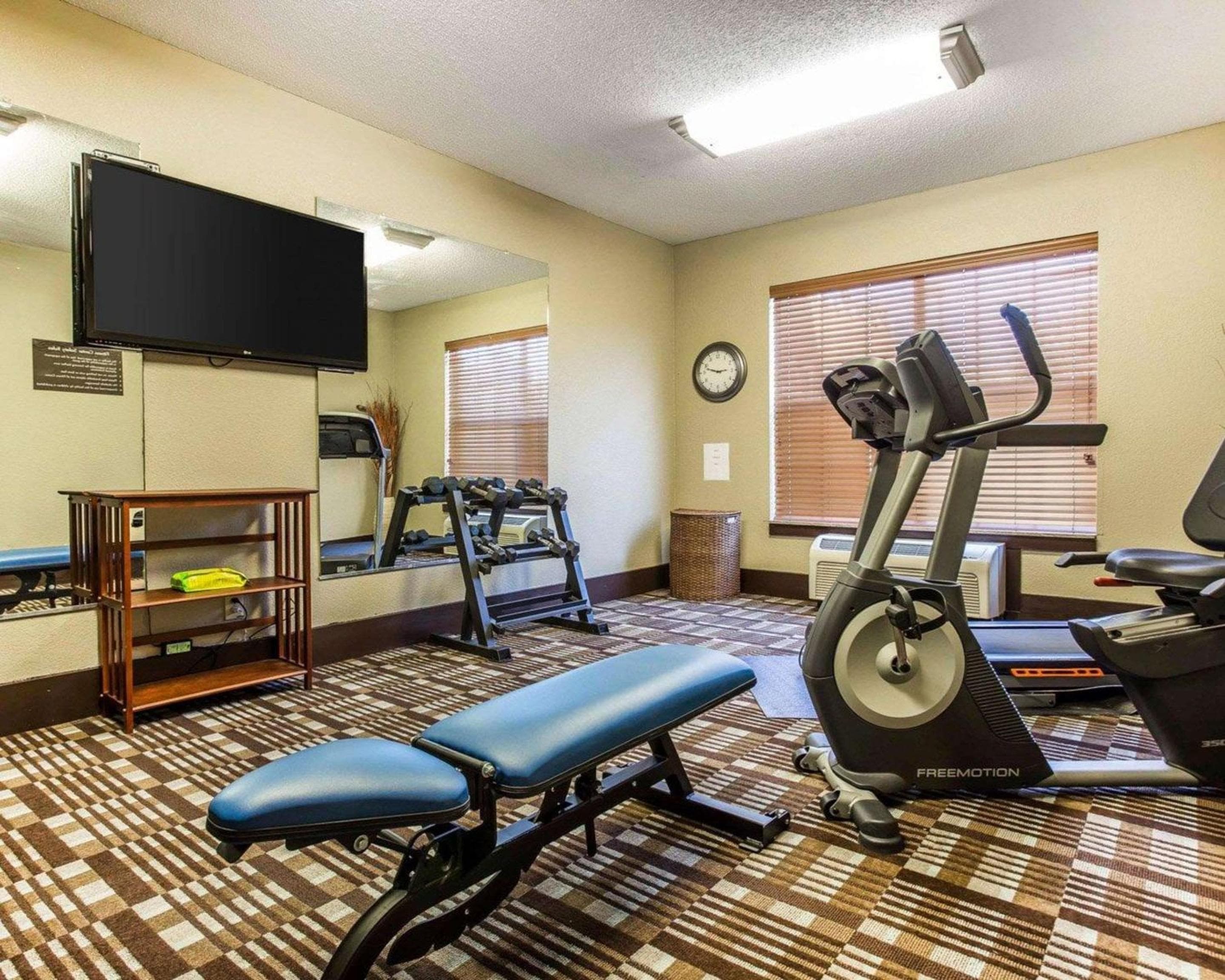 Comfort Inn & Suites – Ballpark Area