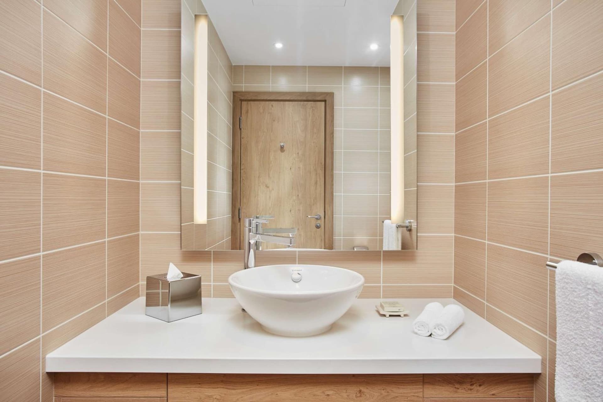 Hilton Garden Inn Dubai, Mall Avenue