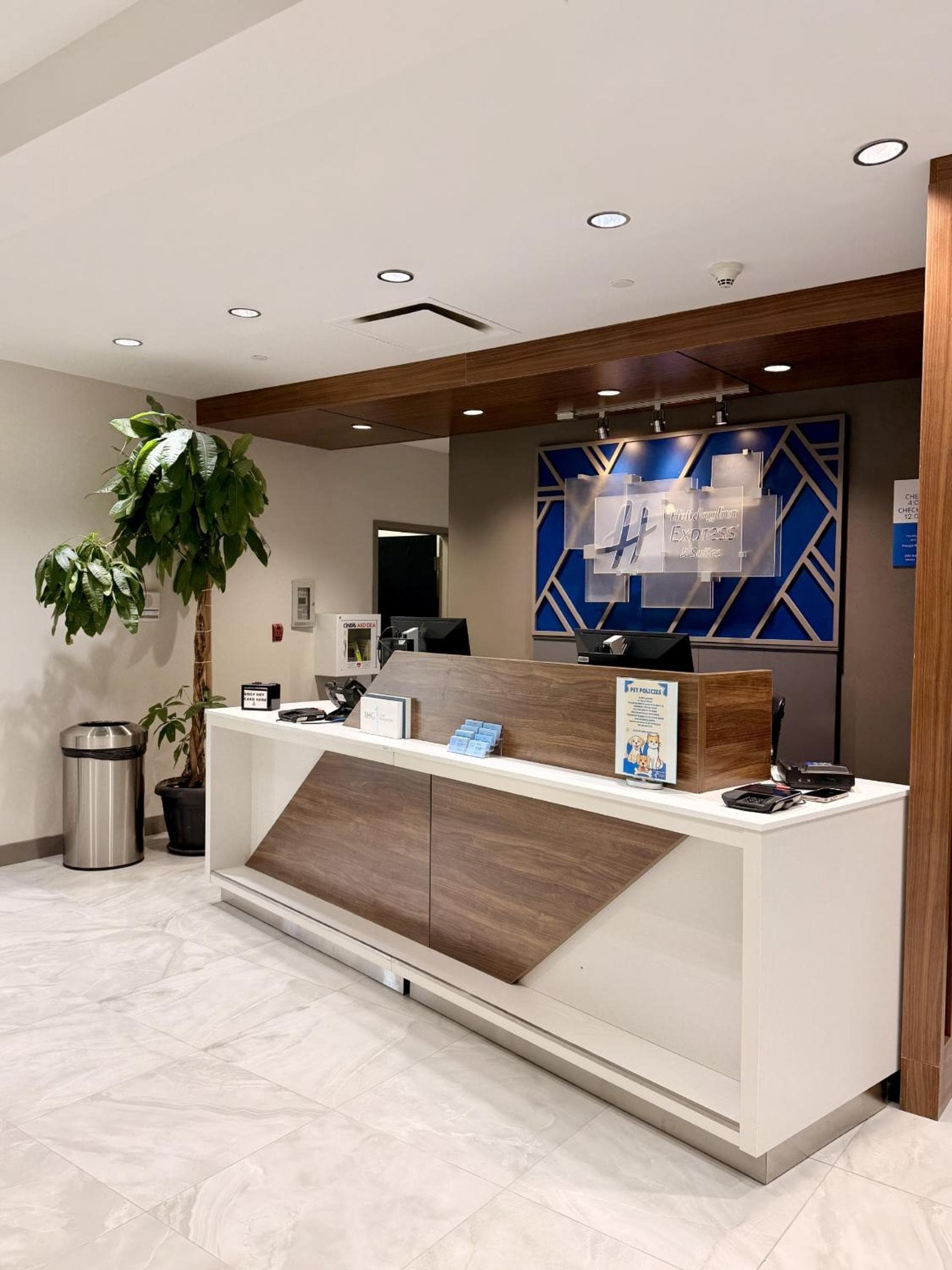 Holiday Inn Express & Suites Ottawa West - Nepean by IHG