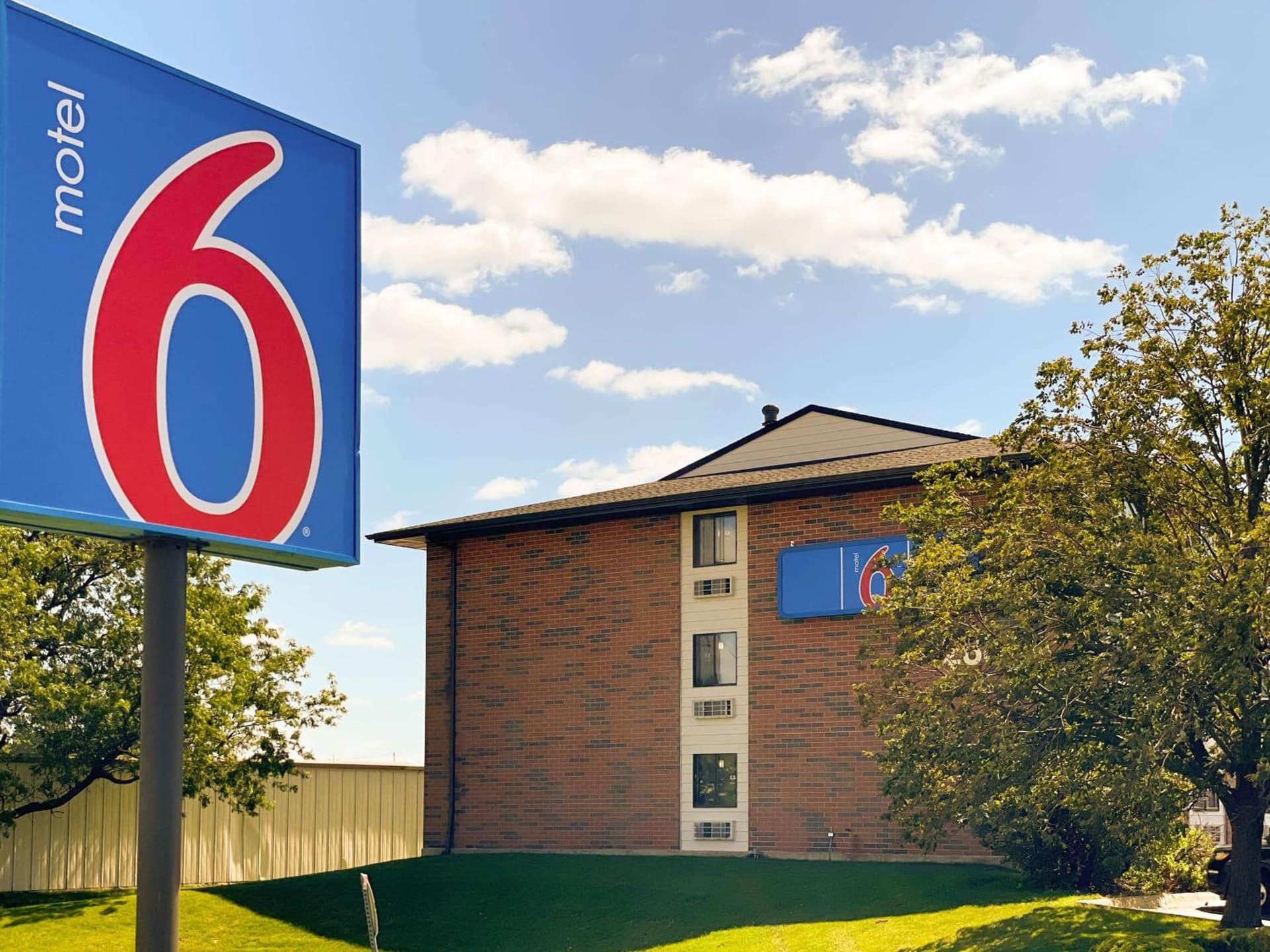 Motel 6 Elk Grove O'Hare