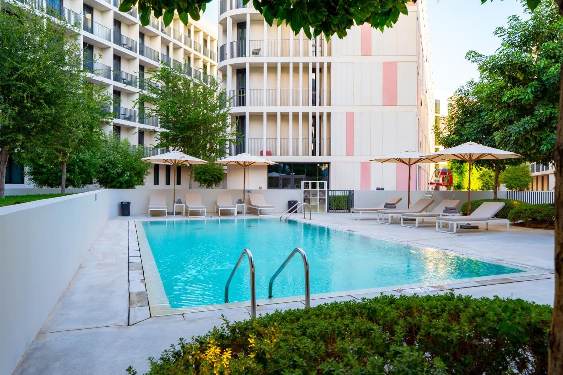 Nest Hotel, Aljada