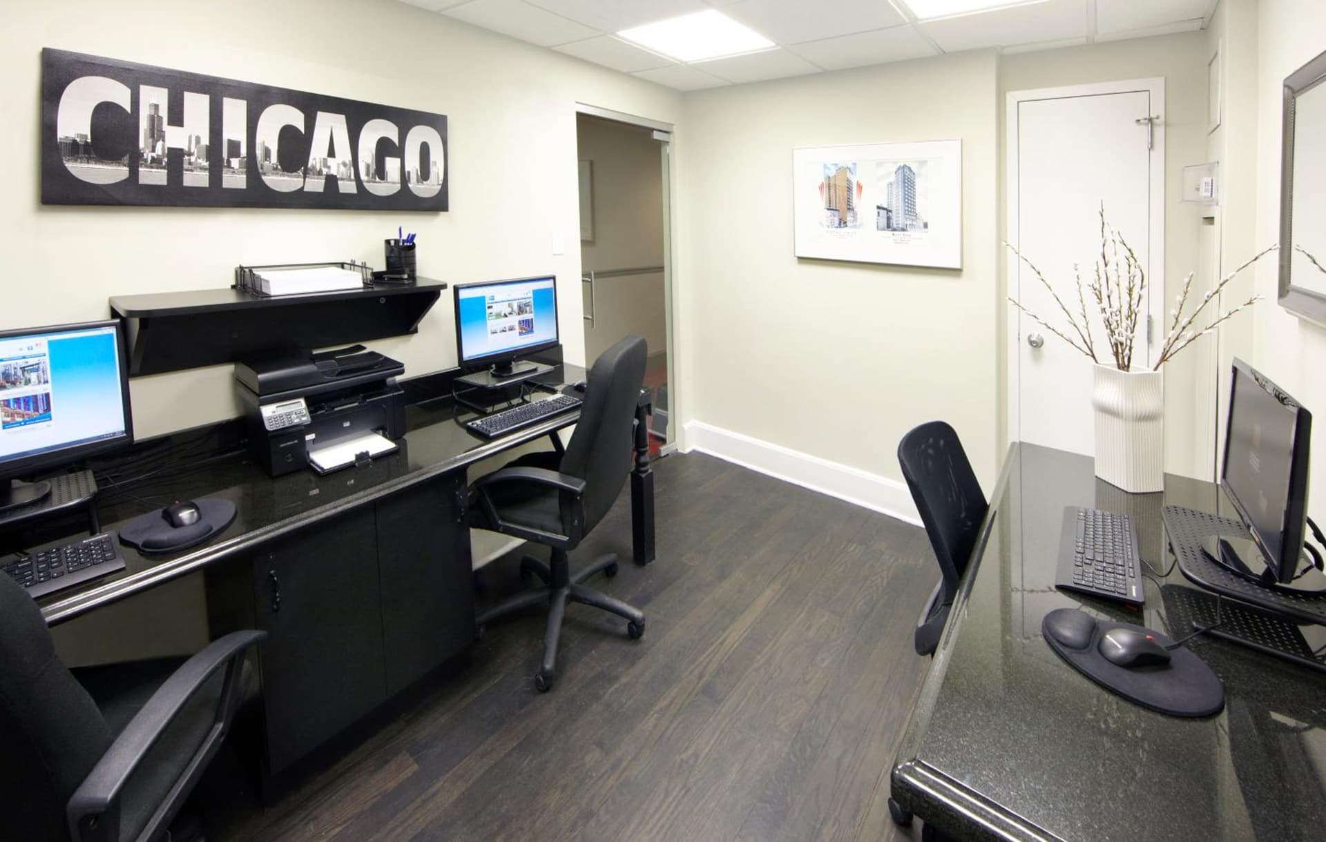 Hotel Cass, Holiday Inn Express (Chicago Magnificent Mile)
