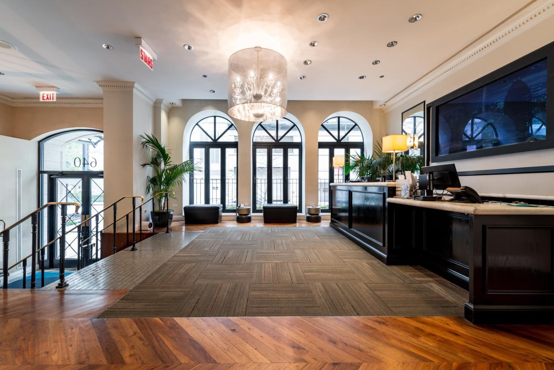 Hotel Cass, Holiday Inn Express (Chicago Magnificent Mile)