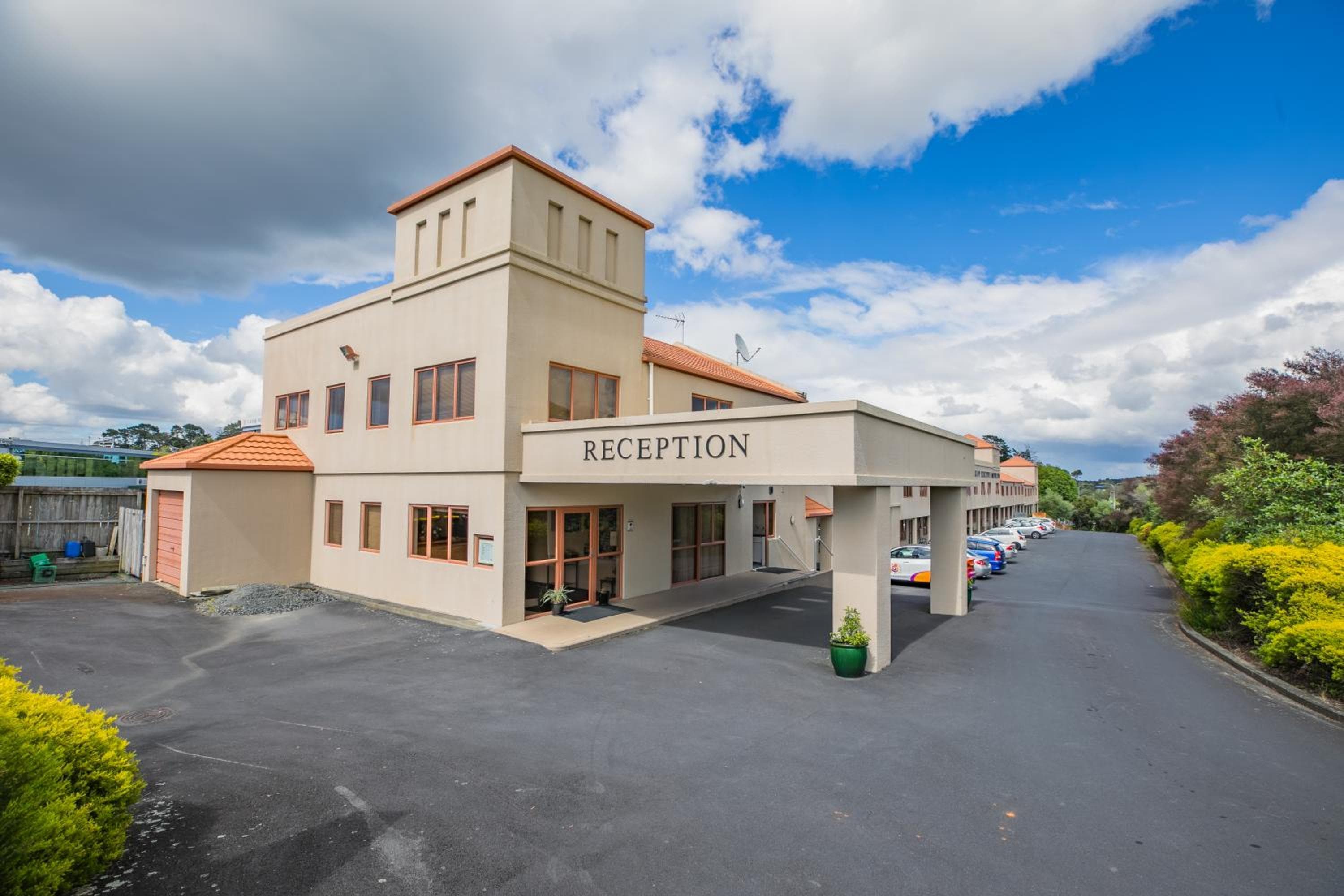 Albany Executive Motor Inn