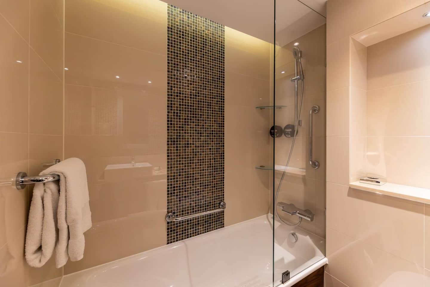 100 Queen's Gate Hotel London Kensington, Curio Collection by Hilton