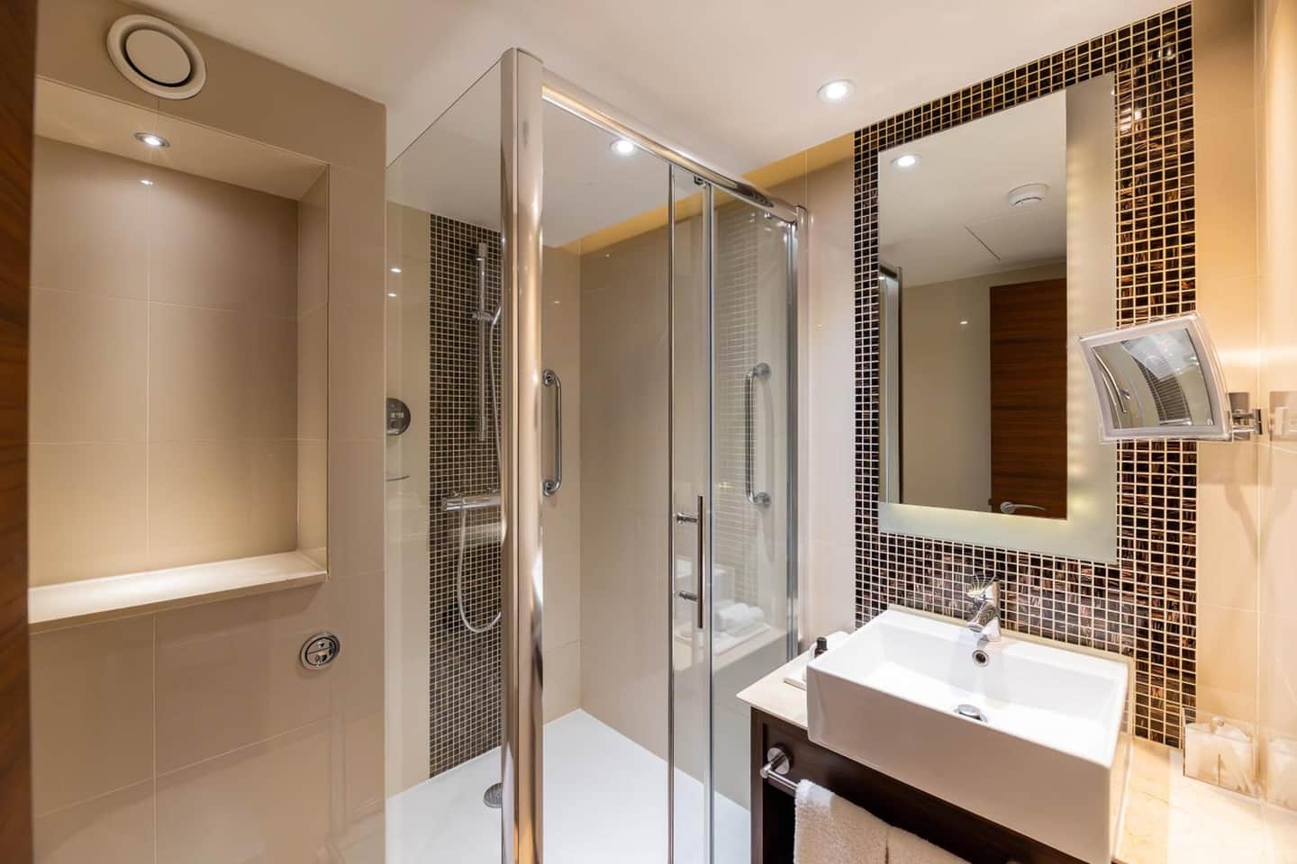 100 Queen's Gate Hotel London Kensington, Curio Collection by Hilton