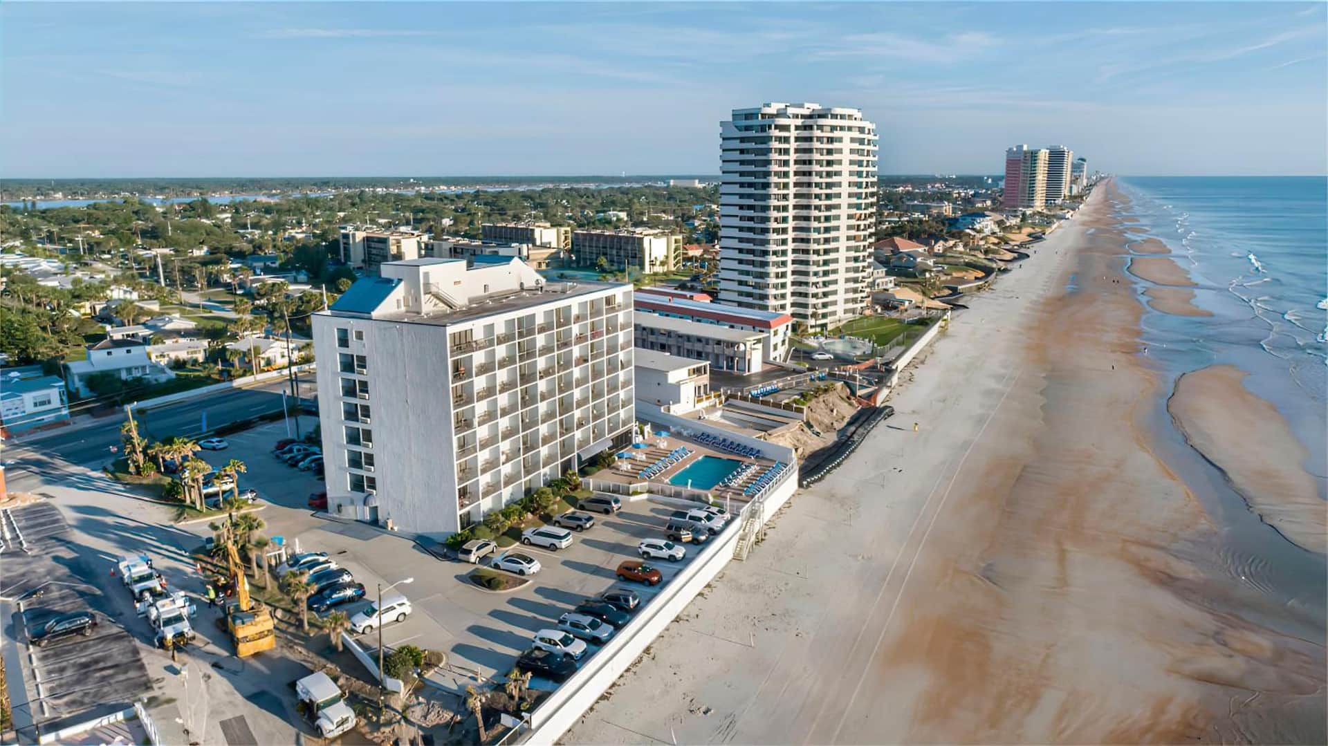Tropical Winds Oceanfront Hotel