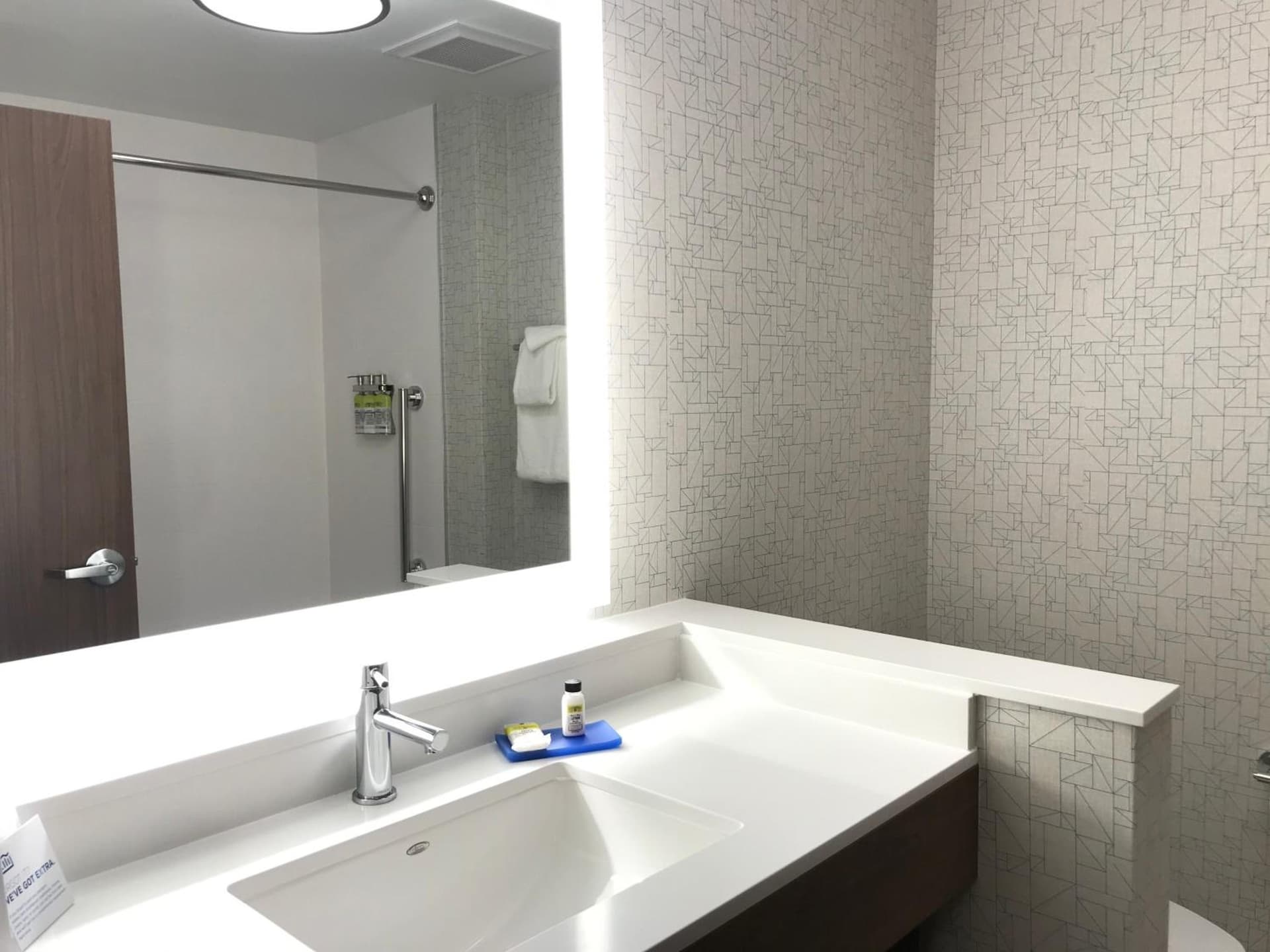 Holiday Inn Express & Suites - Phoenix - Airport North