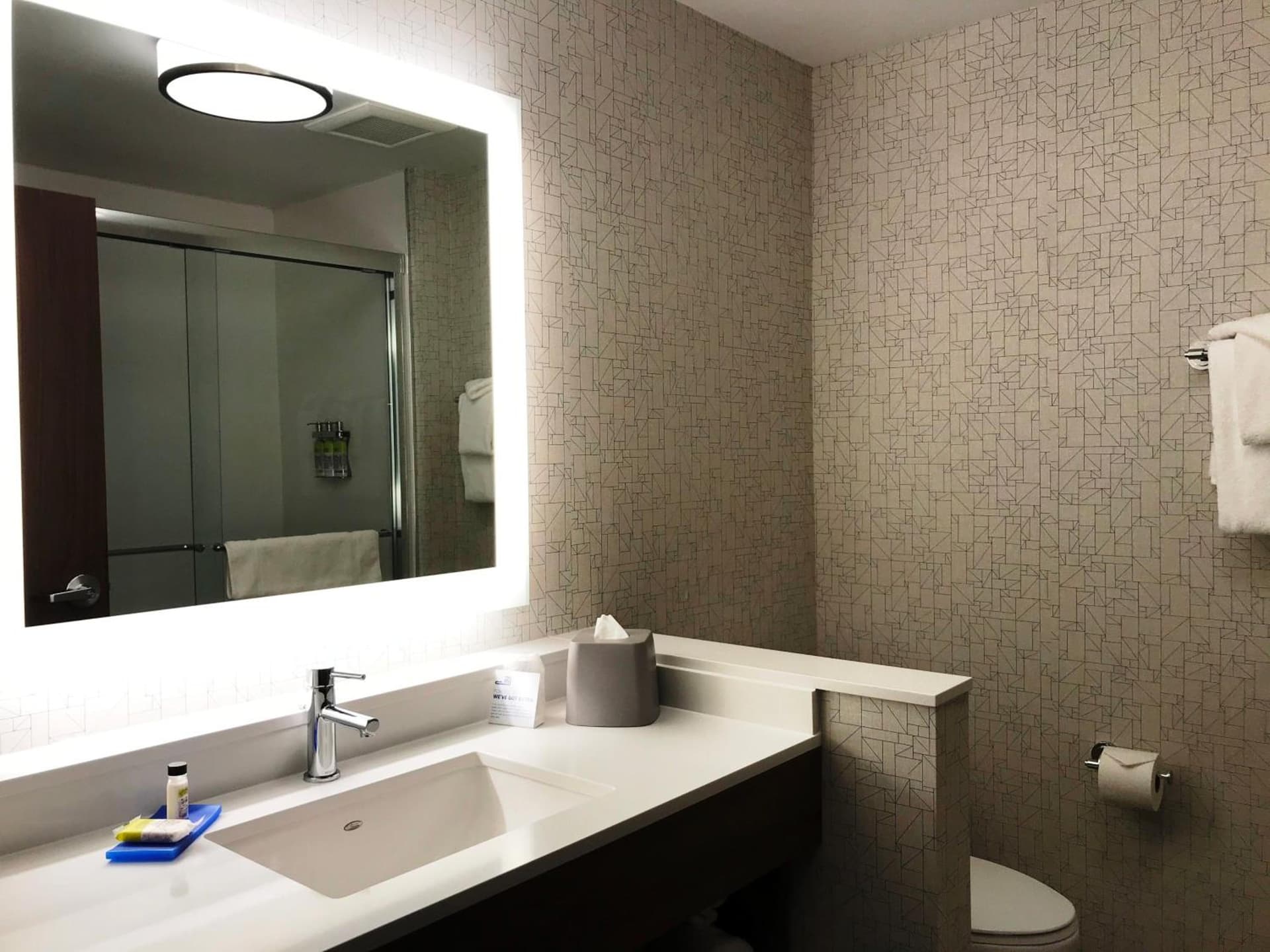 Holiday Inn Express & Suites - Phoenix - Airport North