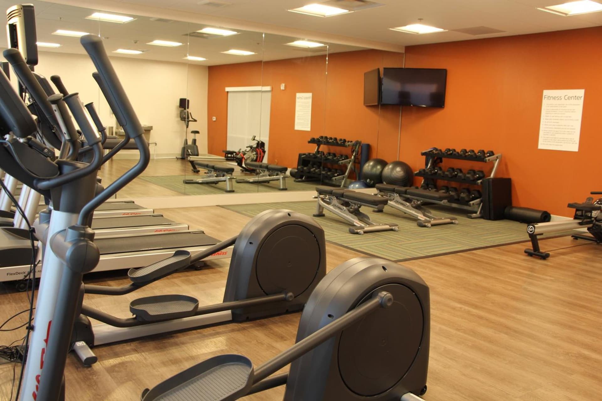 Holiday Inn Express & Suites - Phoenix - Airport North