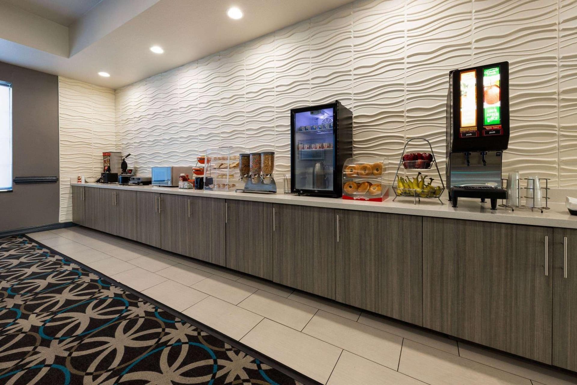 La Quinta Inn & Suites by Wyndham Ft. Worth - Forest Hill TX
