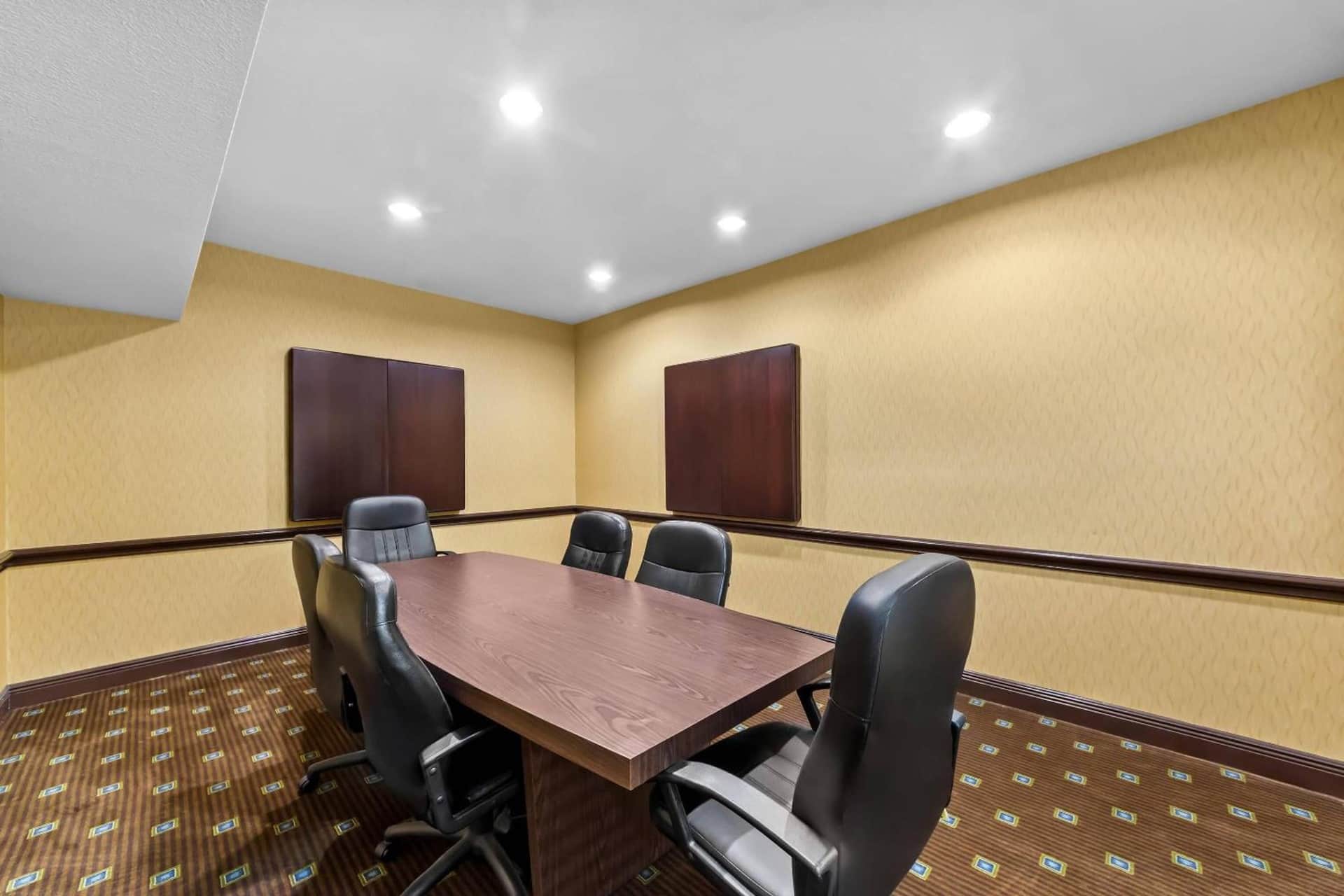 Quality Inn & Suites Airport North - Stone Oak