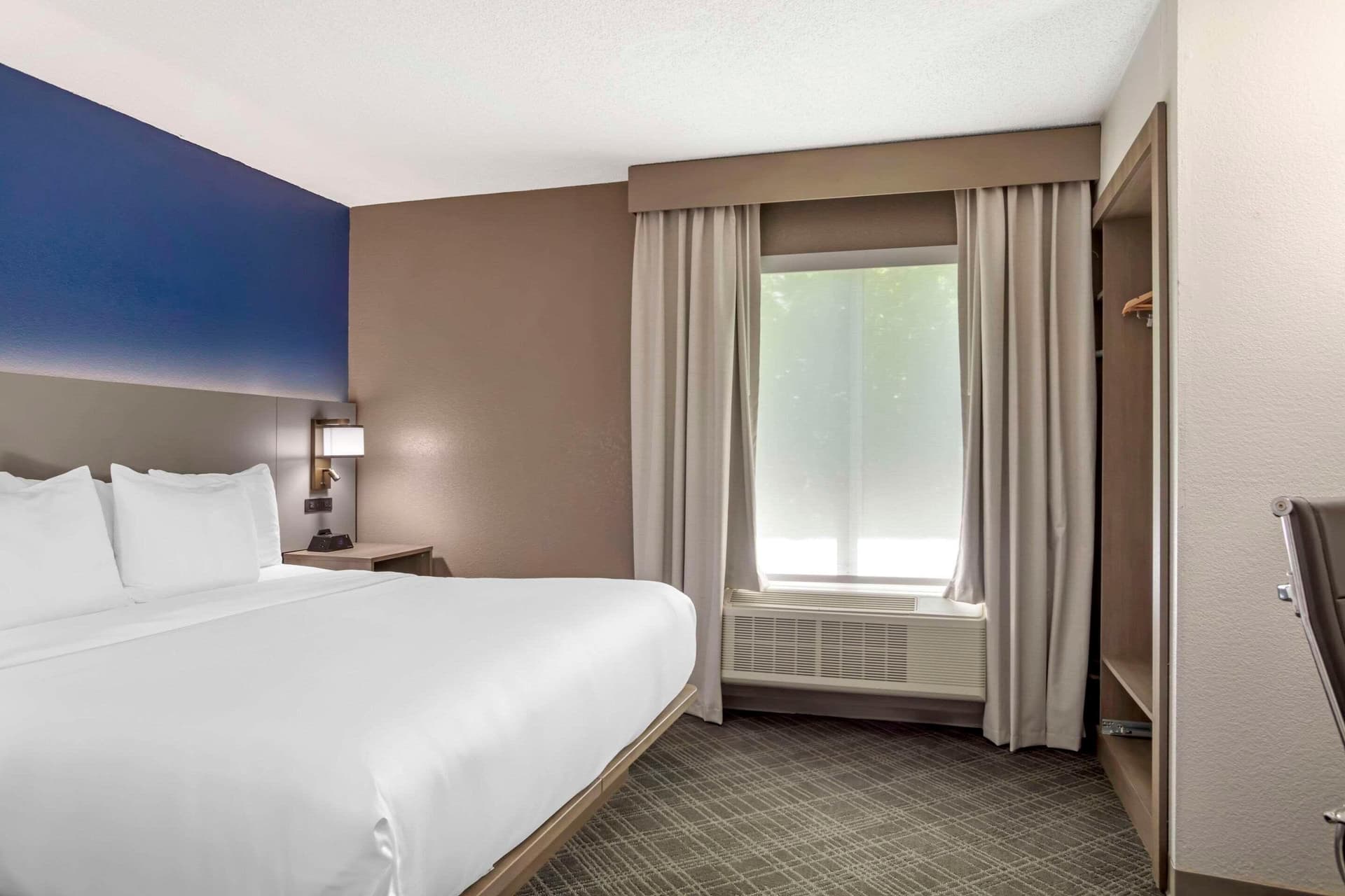 Comfort Suites Nashville Airport - BNA
