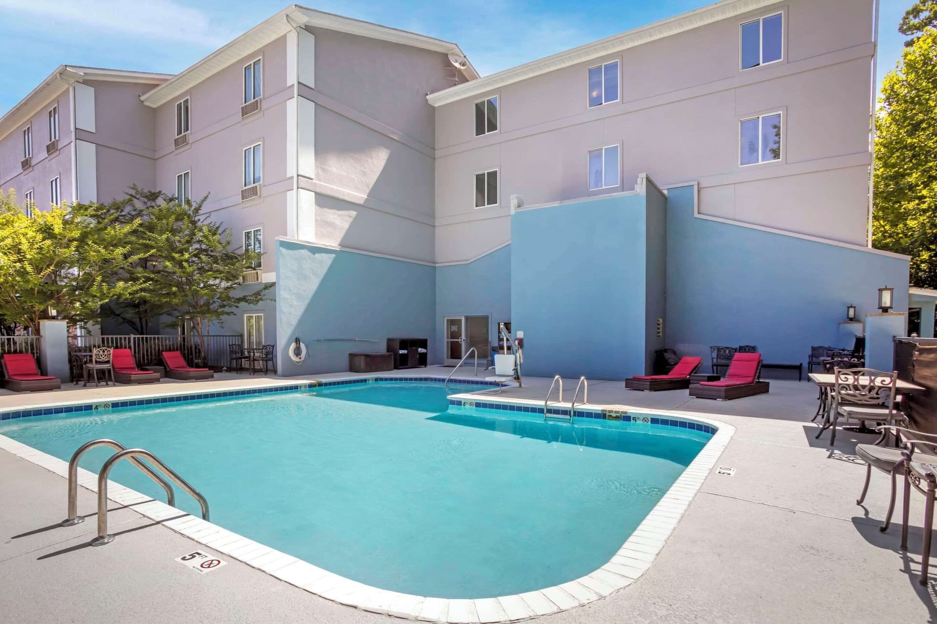 Comfort Suites Nashville Airport - BNA