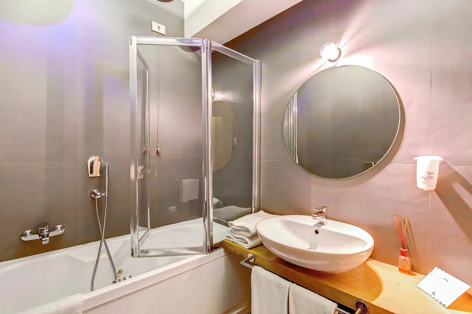 Hotel Franklin Feel The Sound