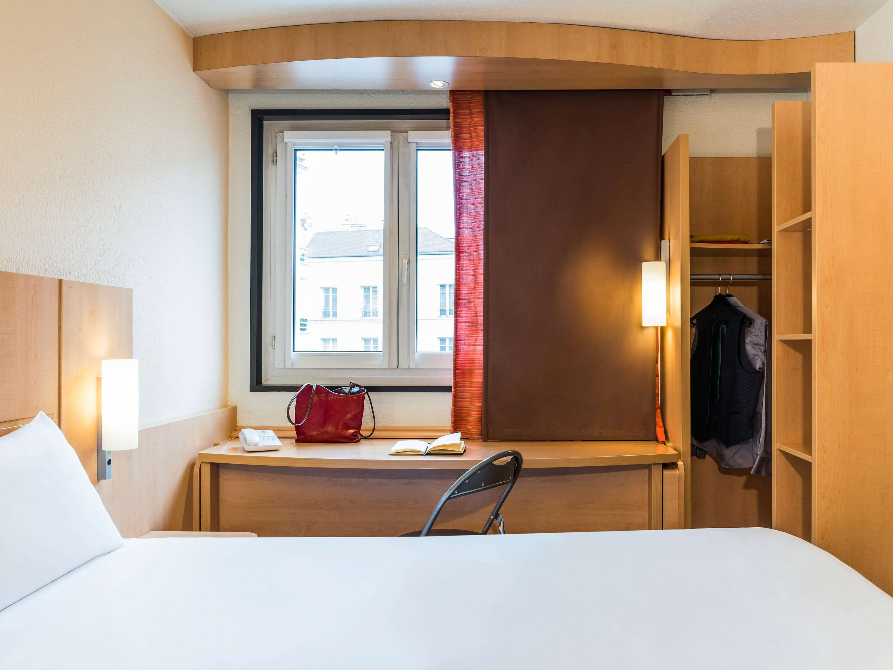 ibis Paris Pont de Suresnes